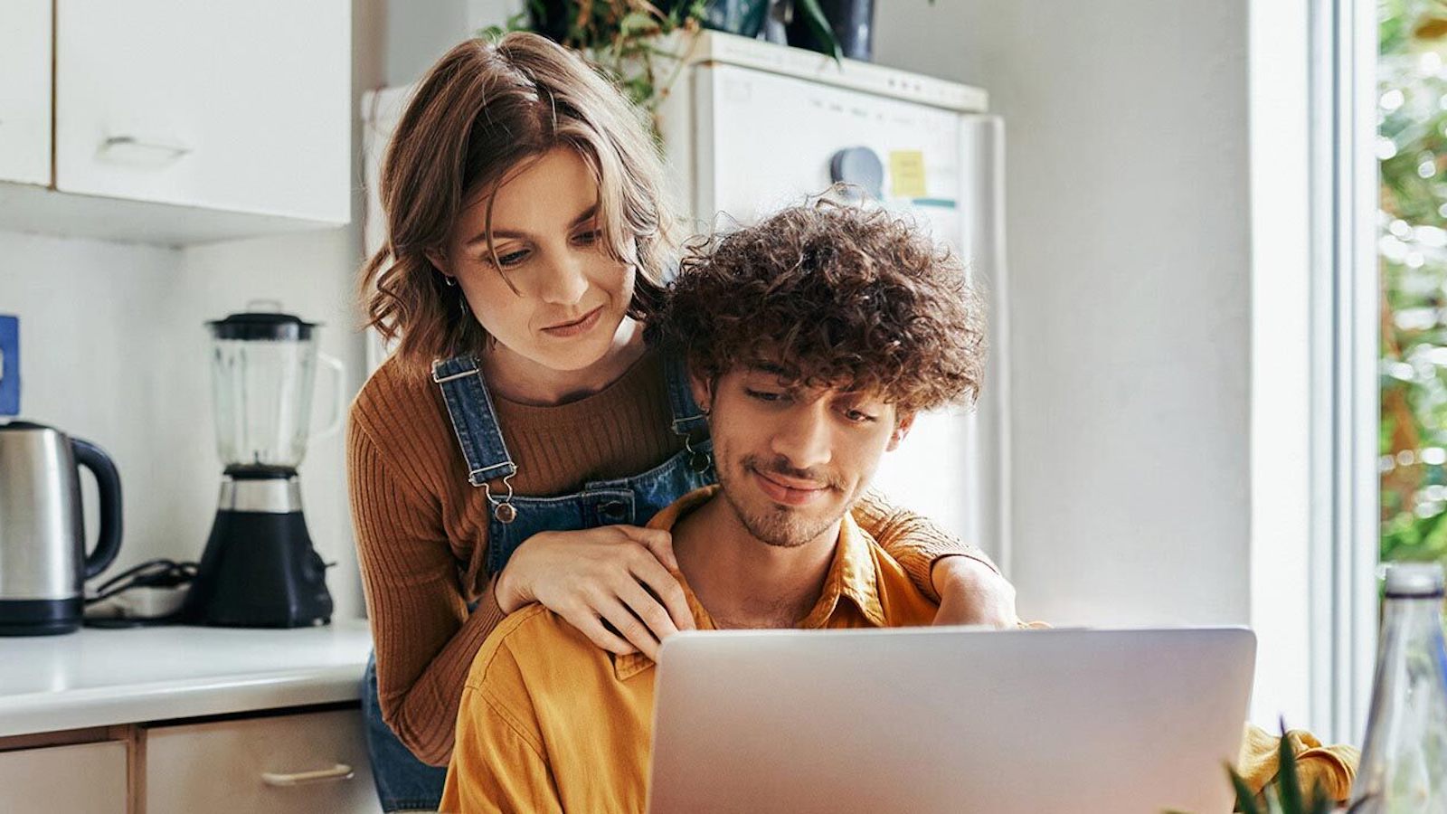 couple on laptop